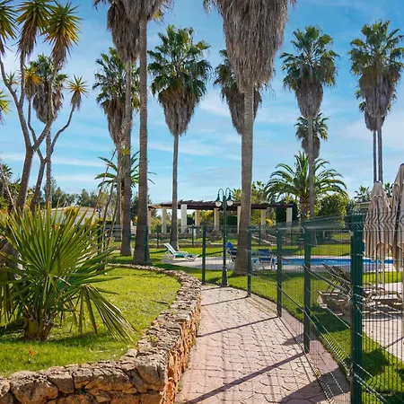 מלון דירות Vitors Plaza 4*